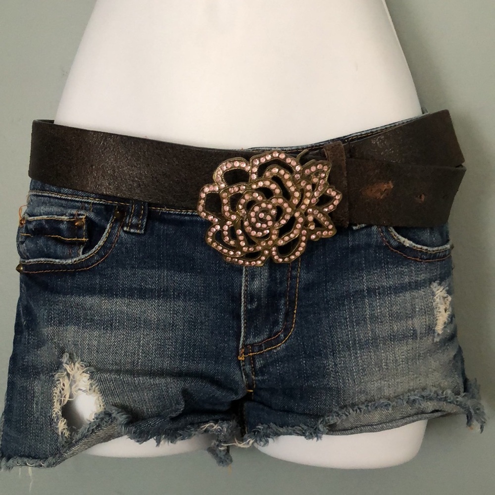 Flower buckle belt